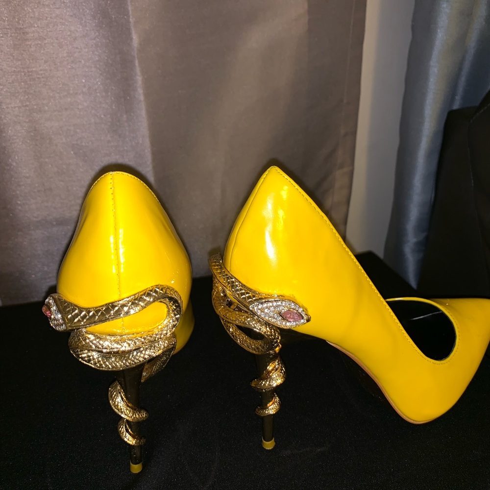 Shoes - Picture 3 of 4
